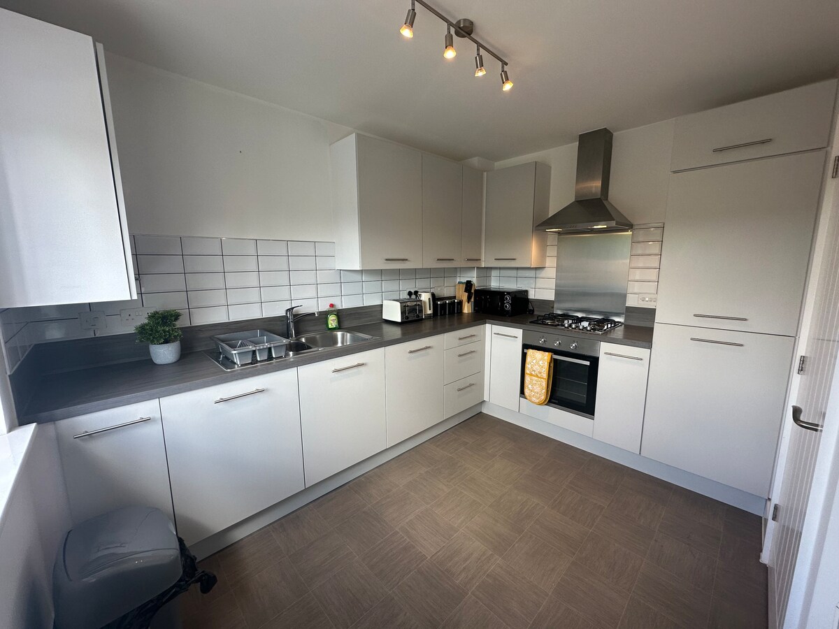 3 Bed Home | Stafford Long Stays