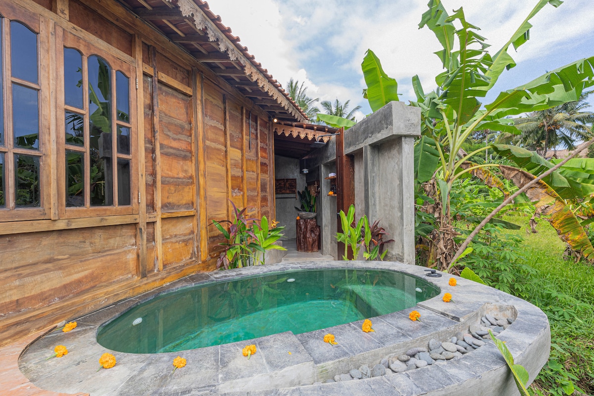 Ubud Quiet 1Br Joglo with Plunge Pool