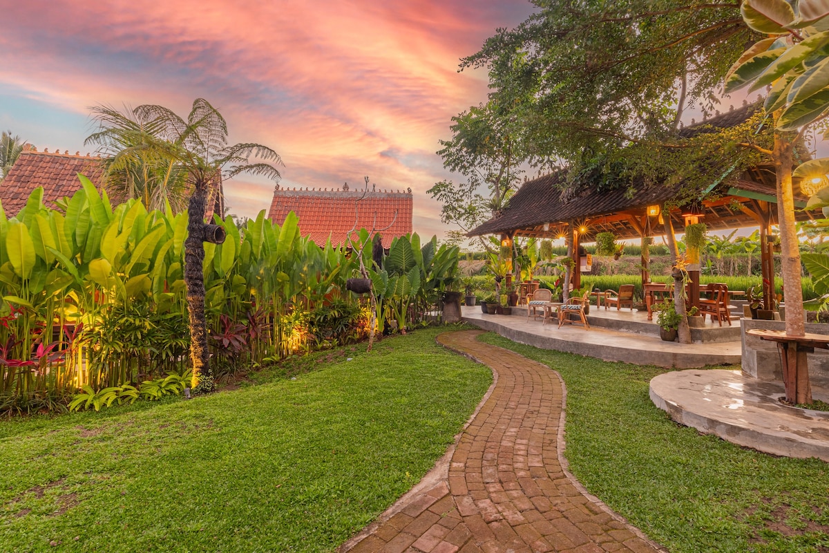 Central Ubud 1Br Teakwood Joglo House