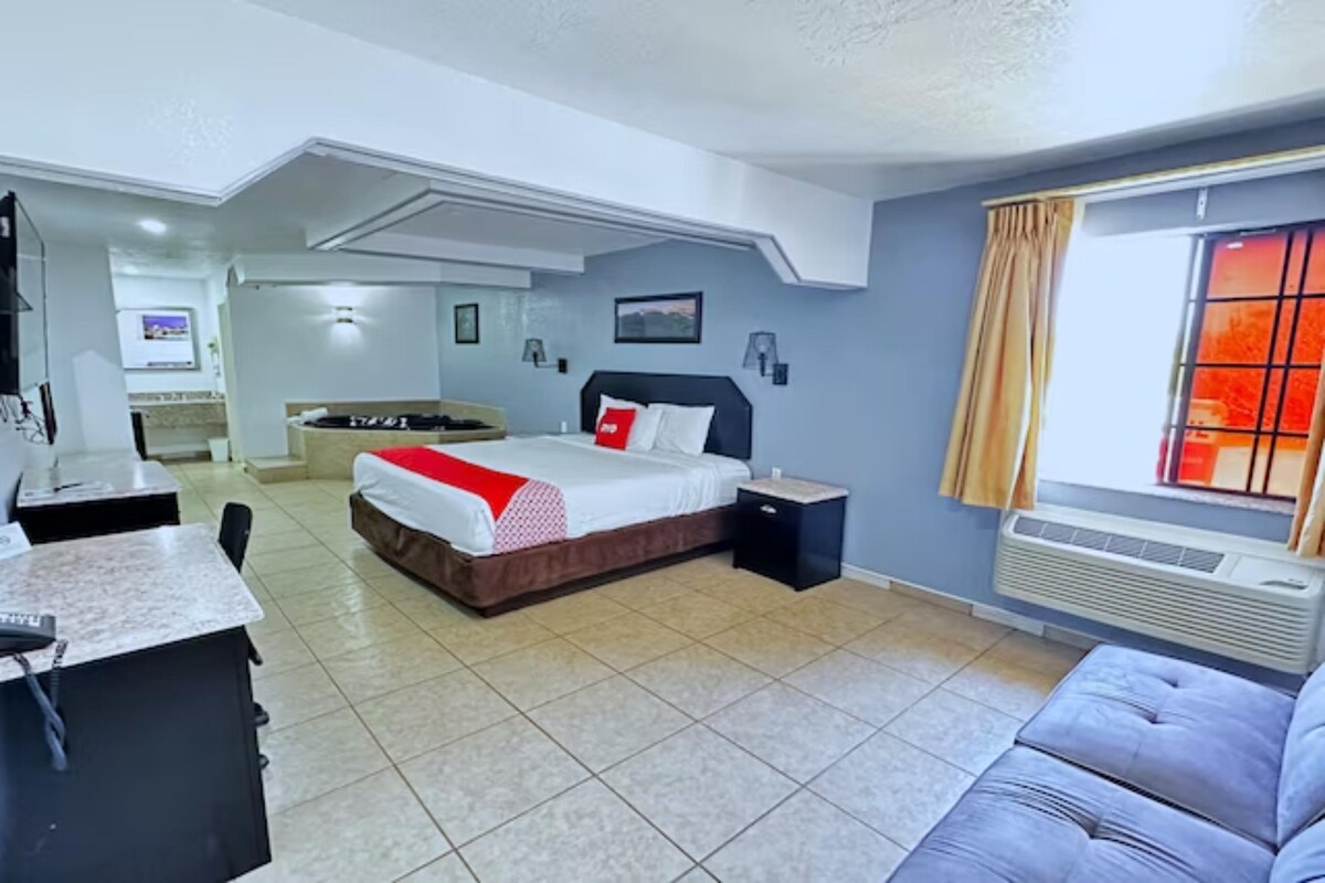 1 Bedroom Suite with Jetted Tub