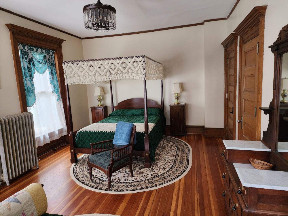 Mill Street Mansion - Bedroom #3