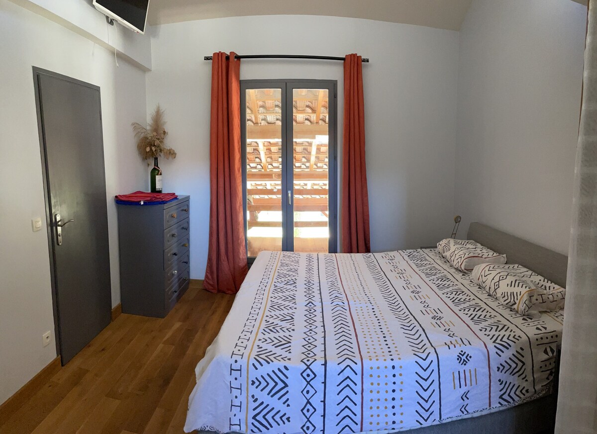 Grande chambre avec balcon