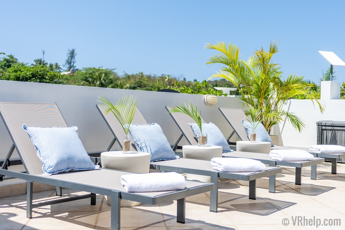 Beachfront Penthouse w/ Roofdeck