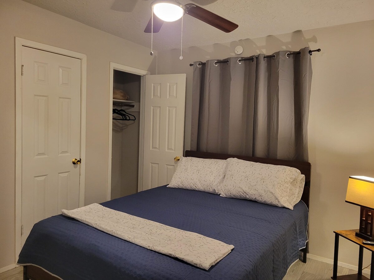 (1) Guest Room in The Woodlands