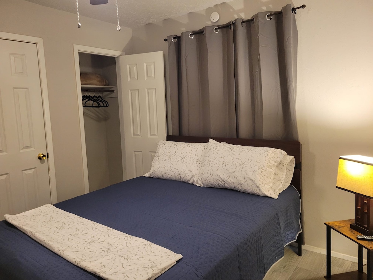 (1) Guest Room in The Woodlands