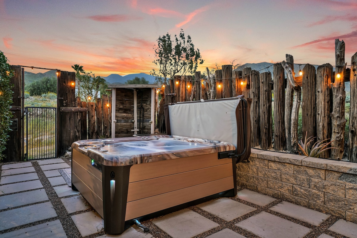 The Desert Shack: Saltwater Pool/Hot Tub, Fire pit