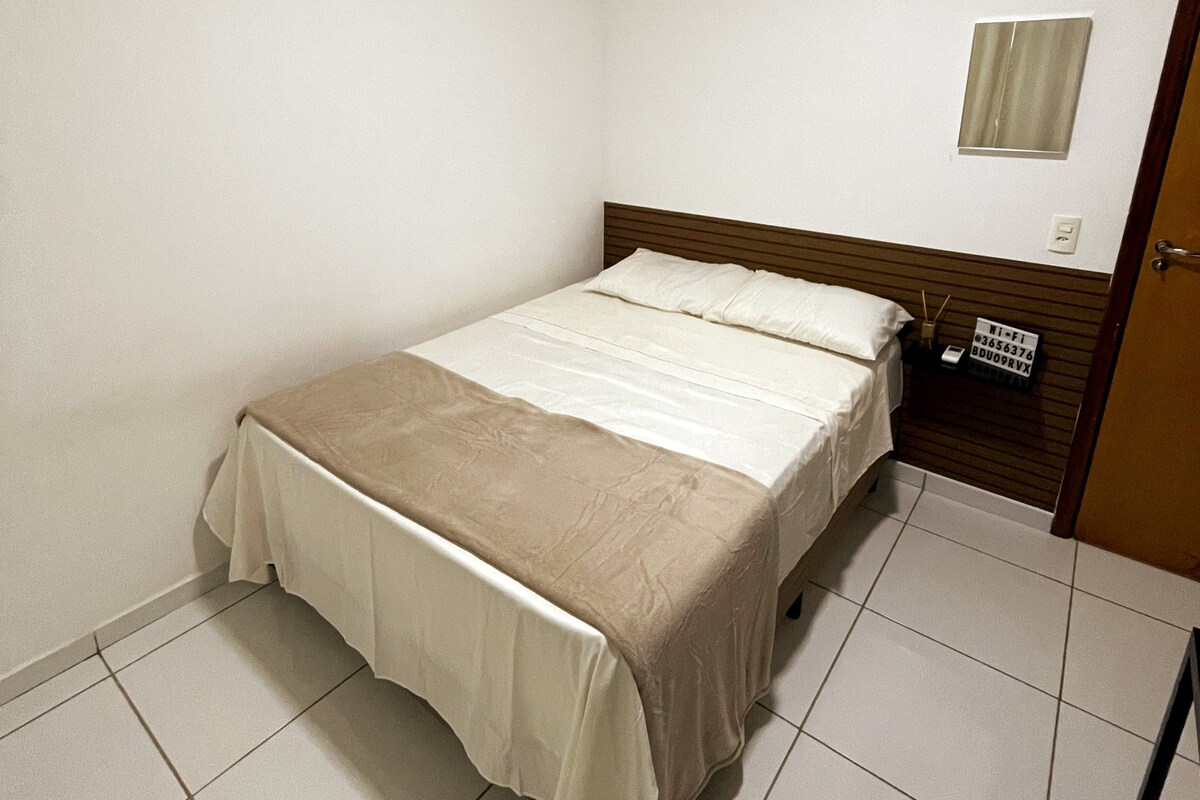 Quarto em apto mobiliado