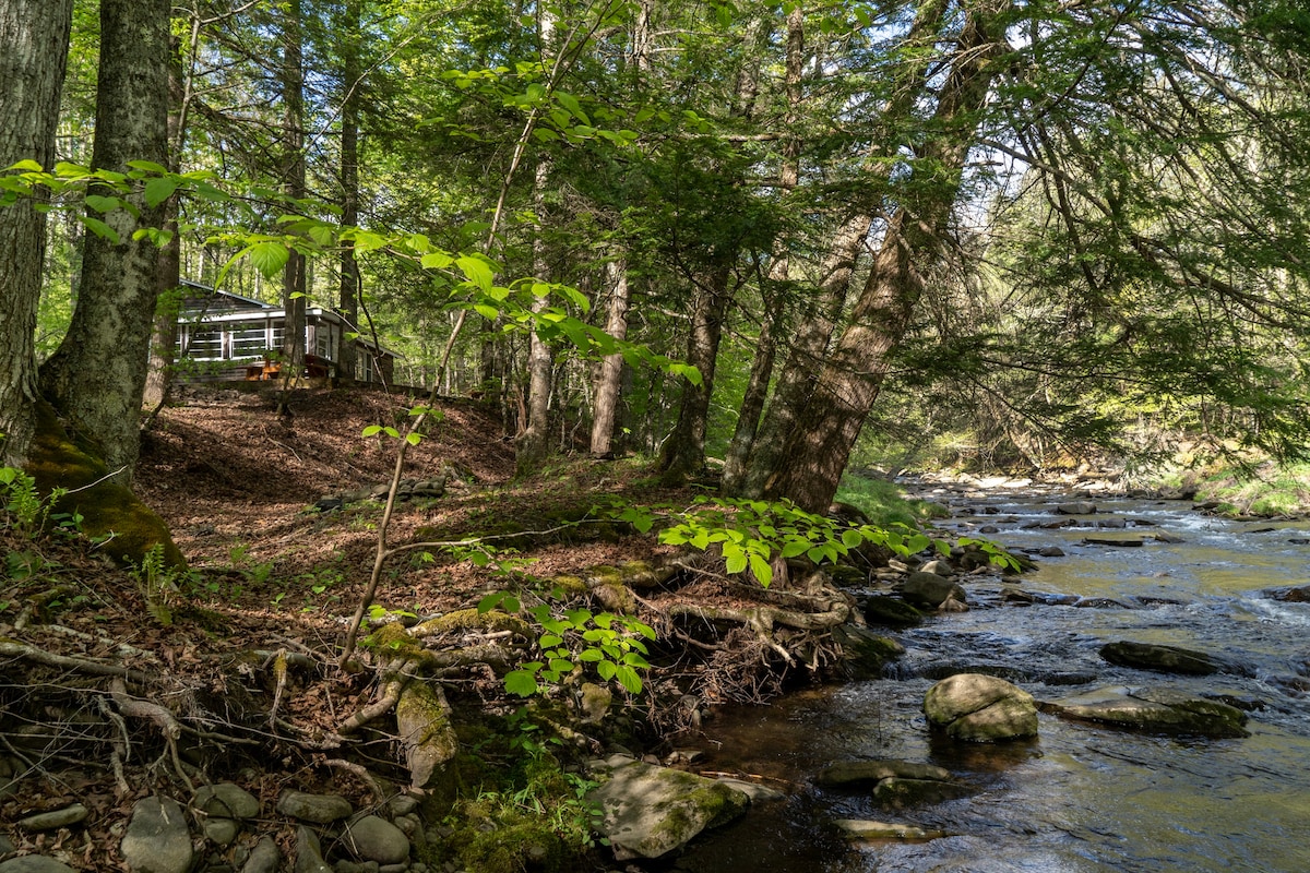 Burnwood Cabin |  Creekside Bliss