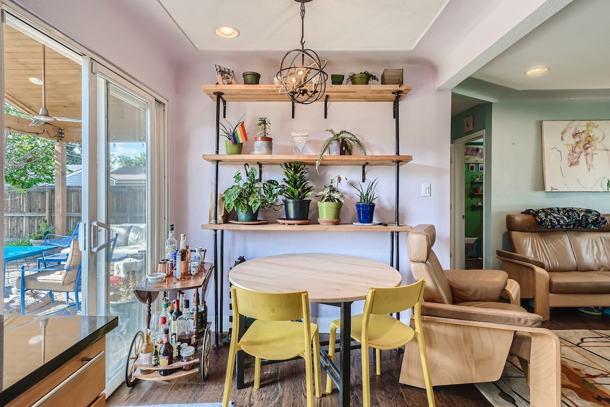 Colorful Room in Cozy House!