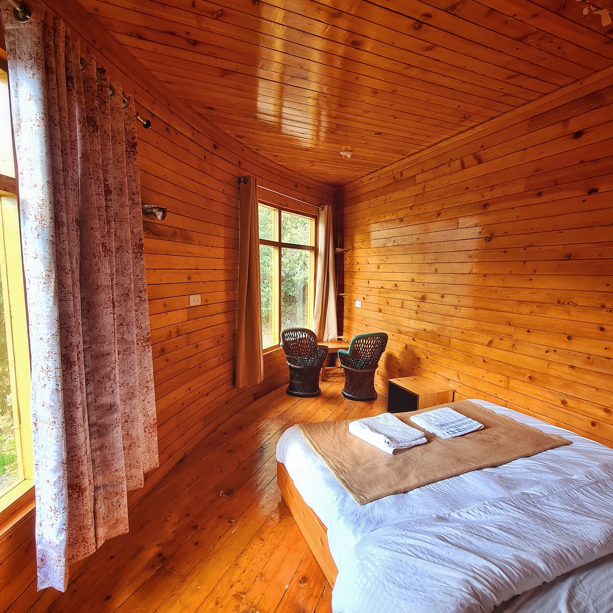 Wooden room with nature view at 6900ft.