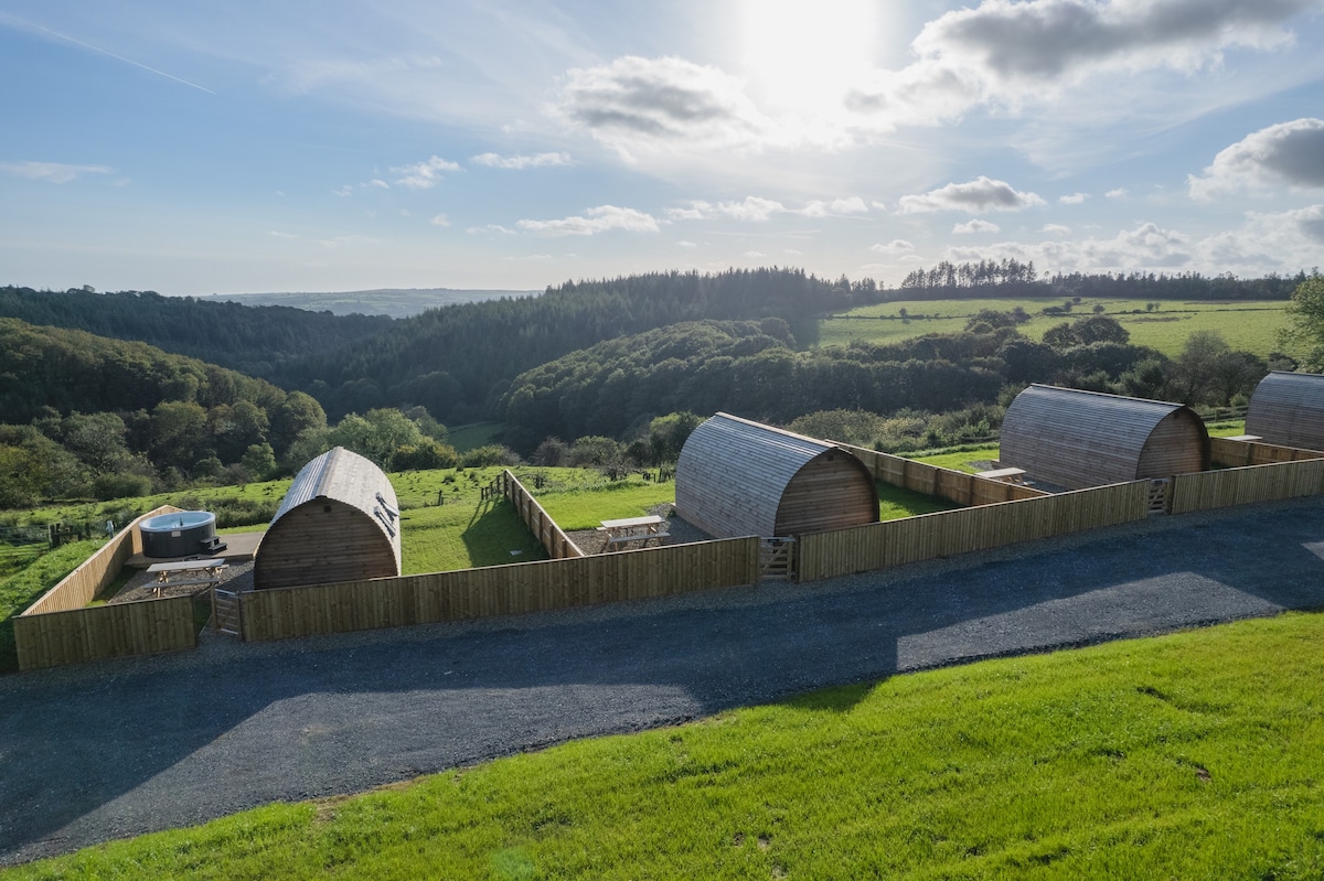 Cosy Glamping Pod with Hot Tub & Exceptional Views