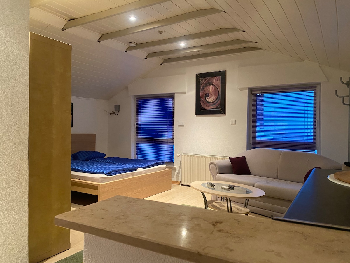 Kleines Appartement mit Pool