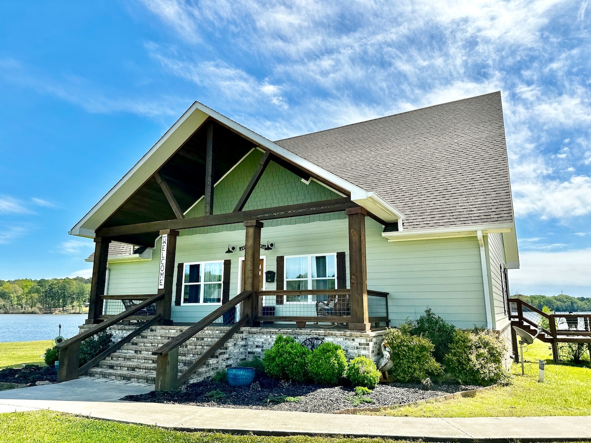 The Bend Waterfront Retreat