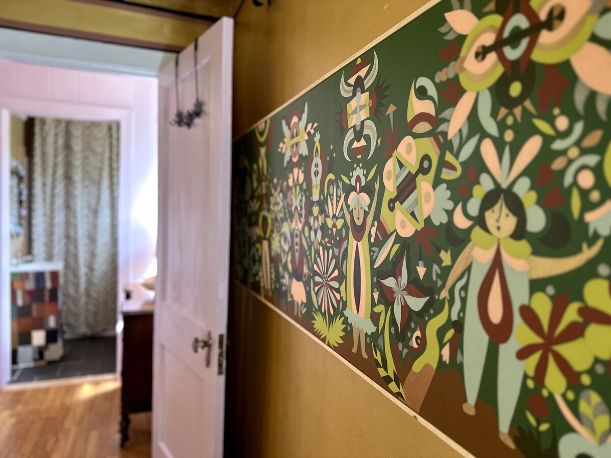 FolkArt Suite, W. S. Art Hotel