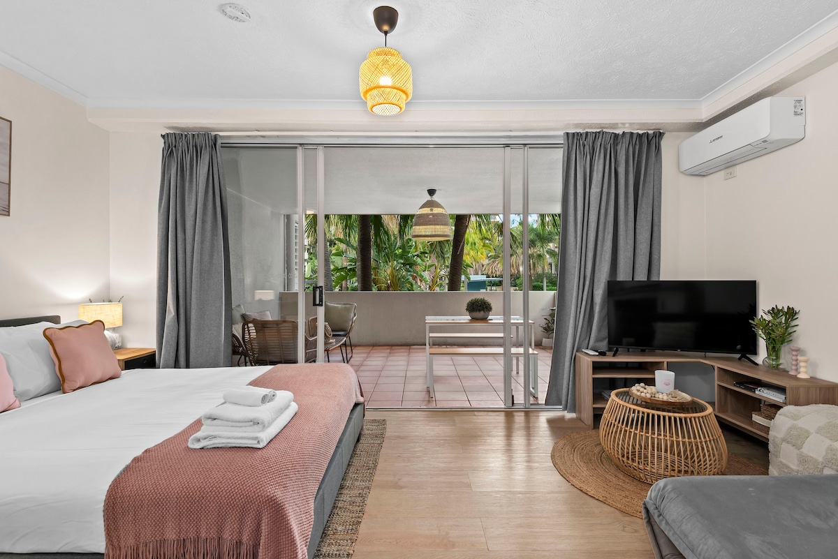 Cozy studio w/ balcony & resort-style amenities