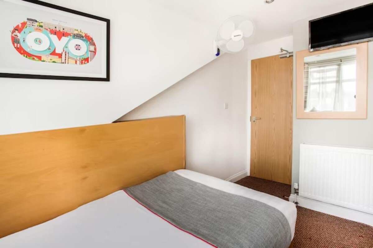 London Guest House-  Deluxe Single Room