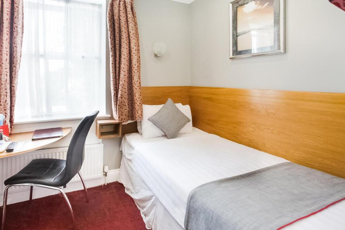 London Guest House-  Deluxe Single Room