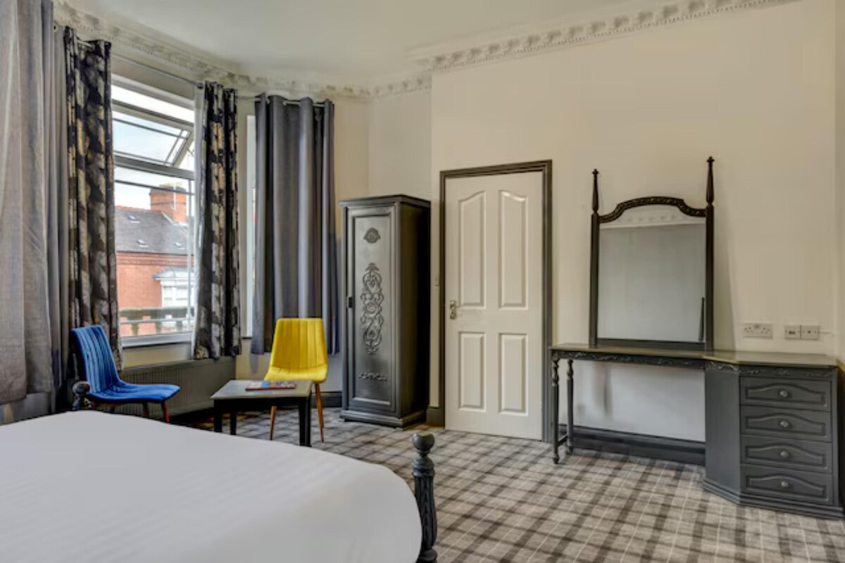 Empire Hotel -Standard Double Room