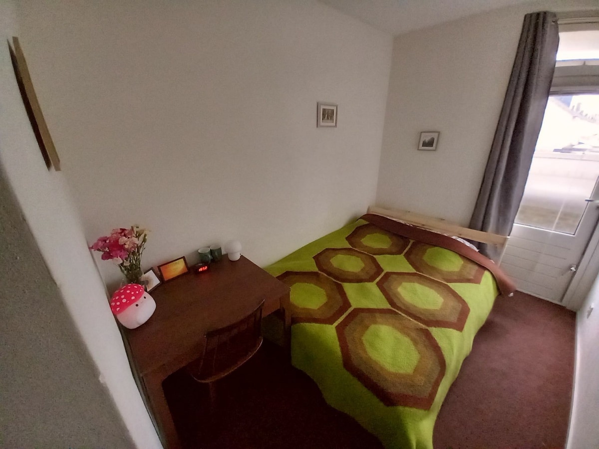 Cozy Room Near Tilburg Station