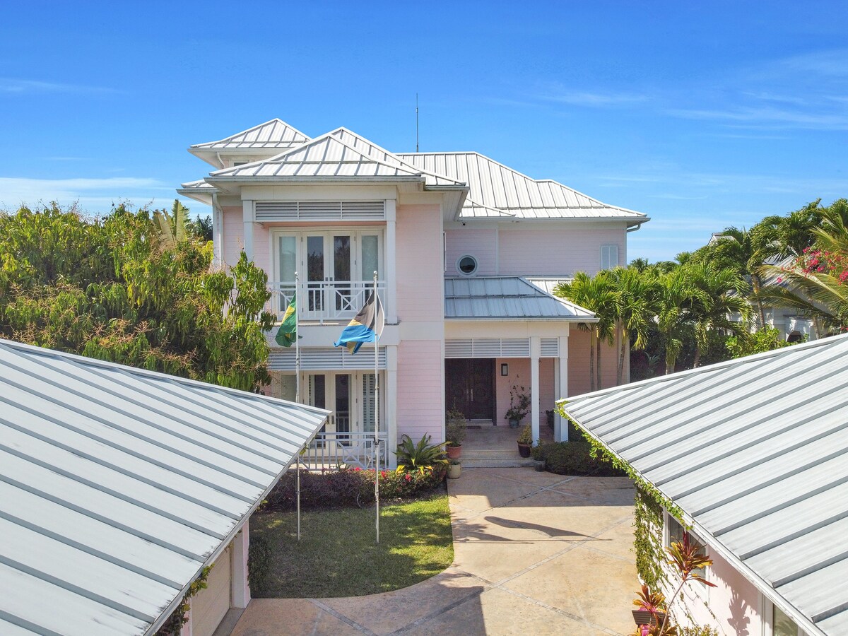 Waterfront Home in Old Fort Bay