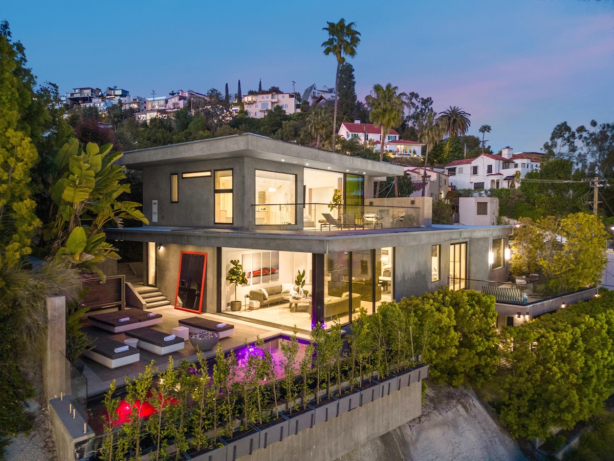 Modern Sunset | Perfect Location with Pool & Views