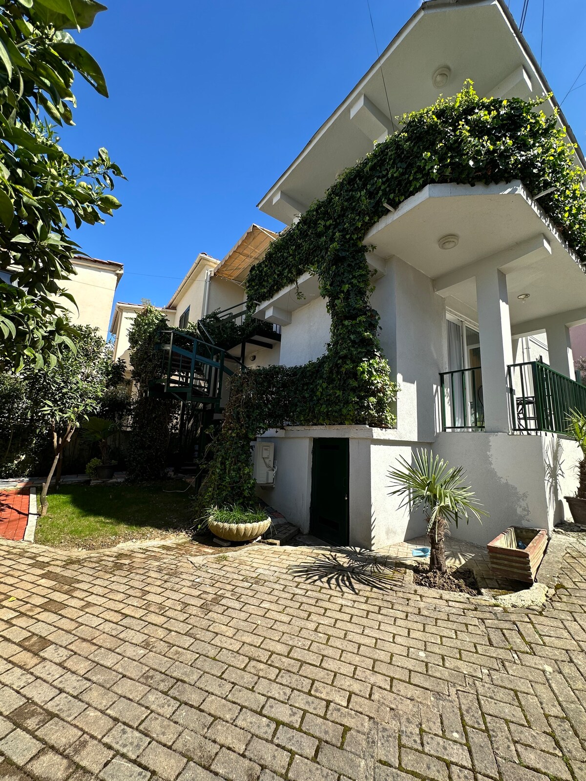 Modern Apartment in Villa