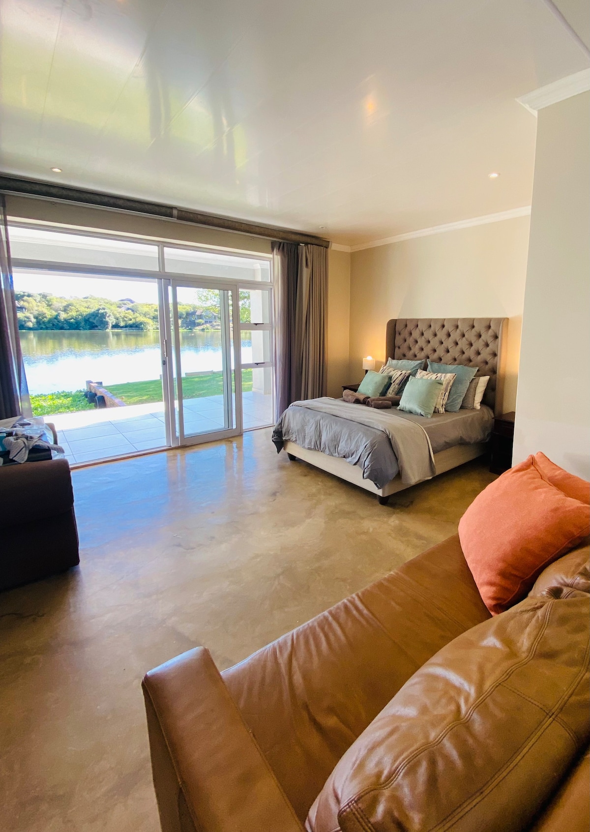 Suite on Vaal River