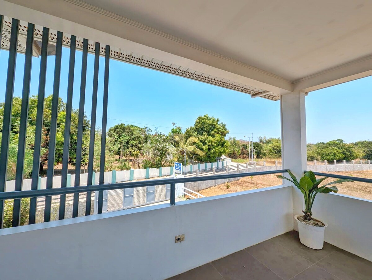 Family Room with balcony near the beach and Vigan