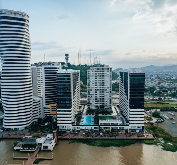 Penthouse en piso alto con vista al río, Guayaquil