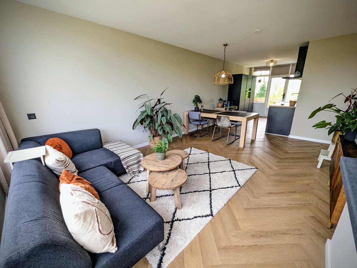 Luxe appartement met werkplekken