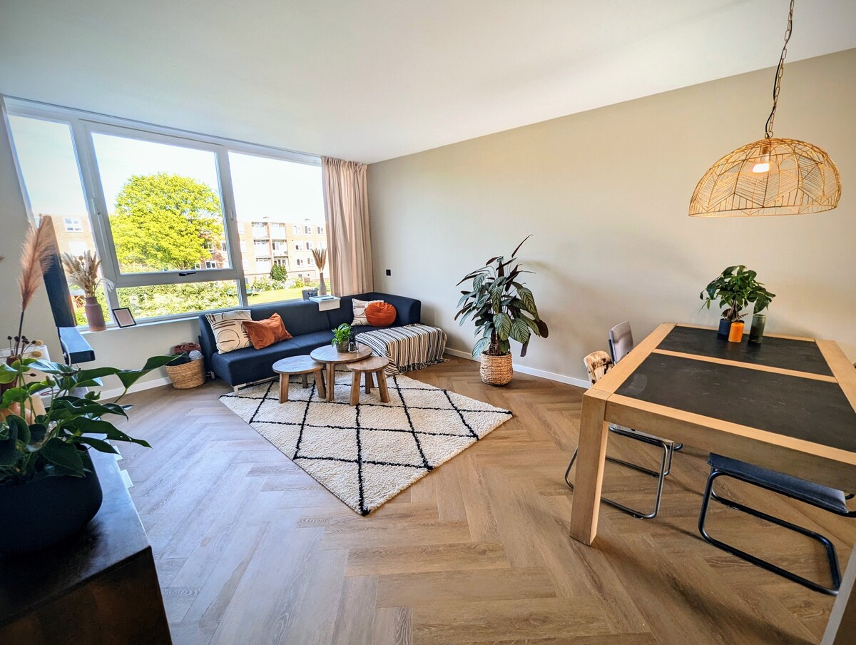 Luxe appartement met werkplekken