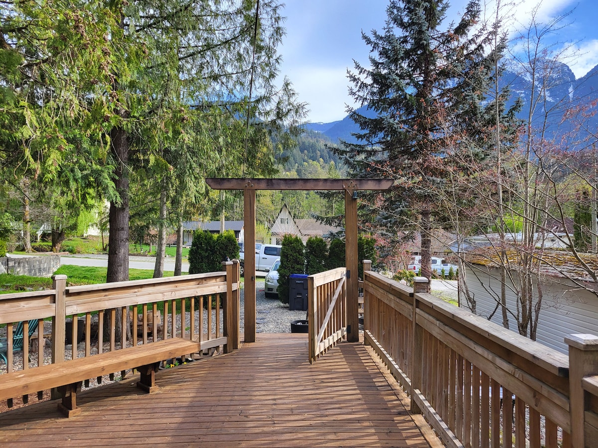 Lakeside Paradise with dock access and firepit