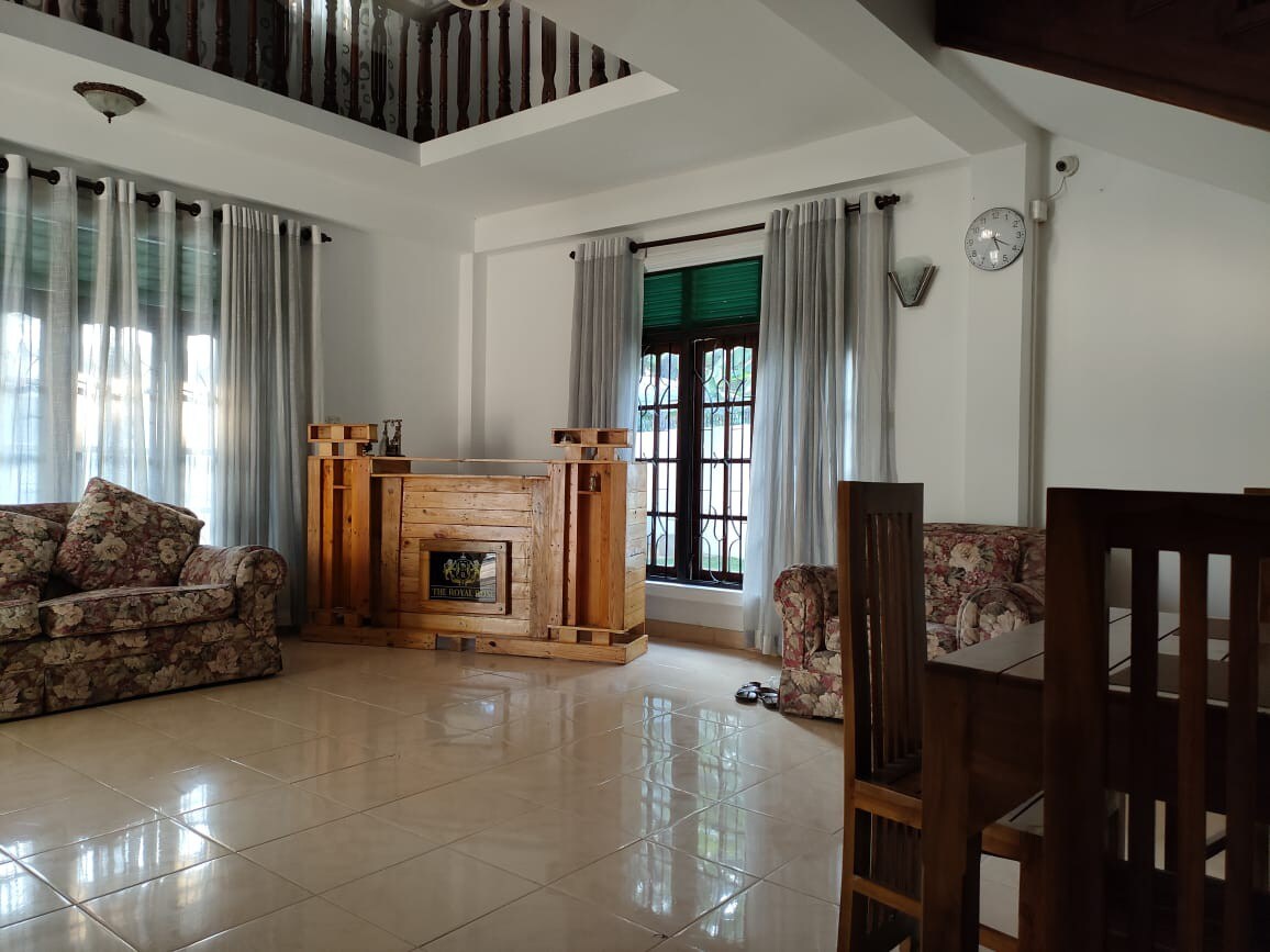 Royal Rose, Katunayake -  Family Room