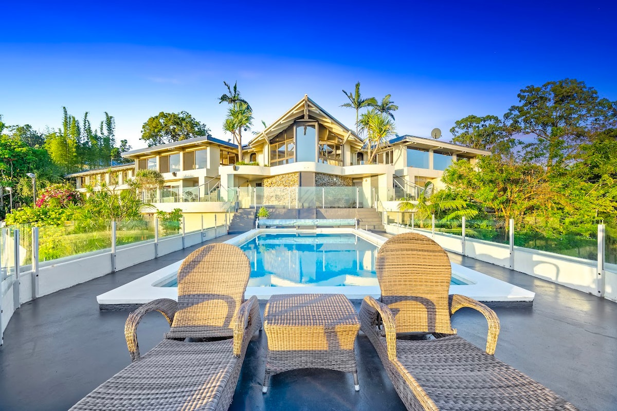 The Retreat Gold Coast + Panoramic Views Sleeps 25