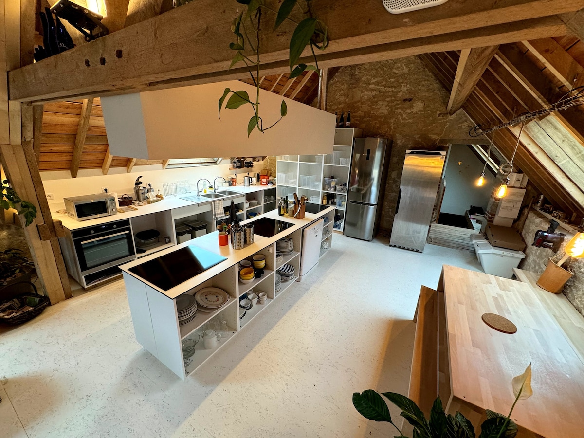 Simple cabin in a coliving & coworking design