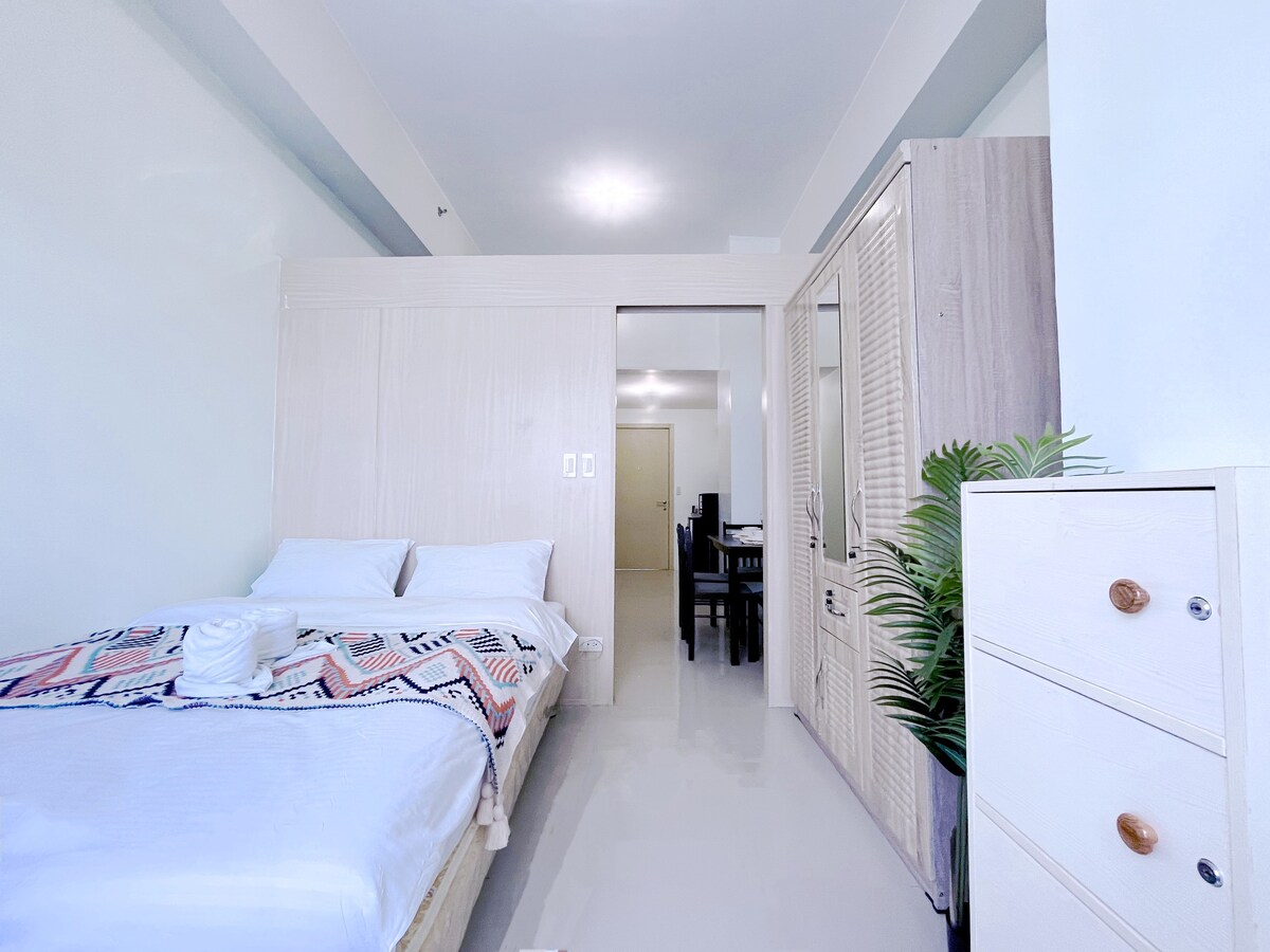 COZY furnished 1BR at heart of Makati CBD w/ Malls