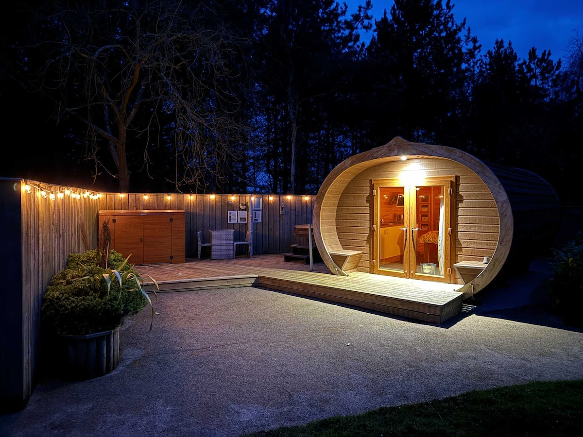 'Pollen' - Bumblebee Glamping Pod & Hot Tub