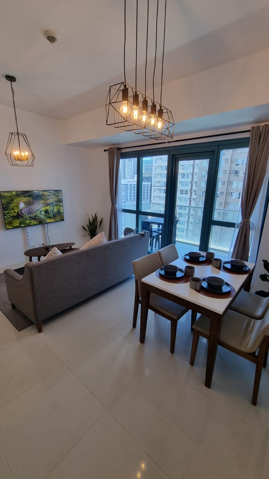 Homey 2-BR in Uptown BGC Perfect For Big Groups