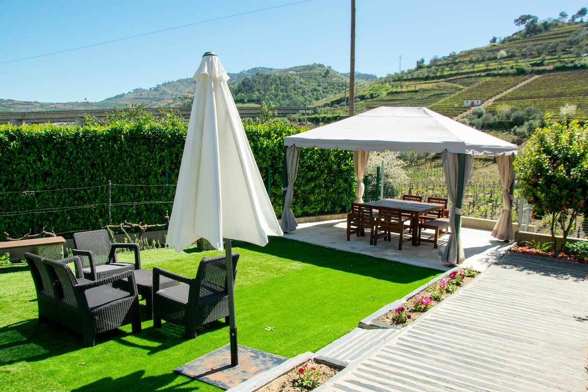 Cosy Historical House with Pool /Pergola in Lamego