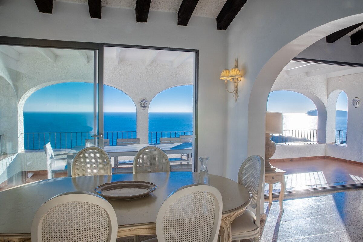 Villa With Panoramic Sea Views