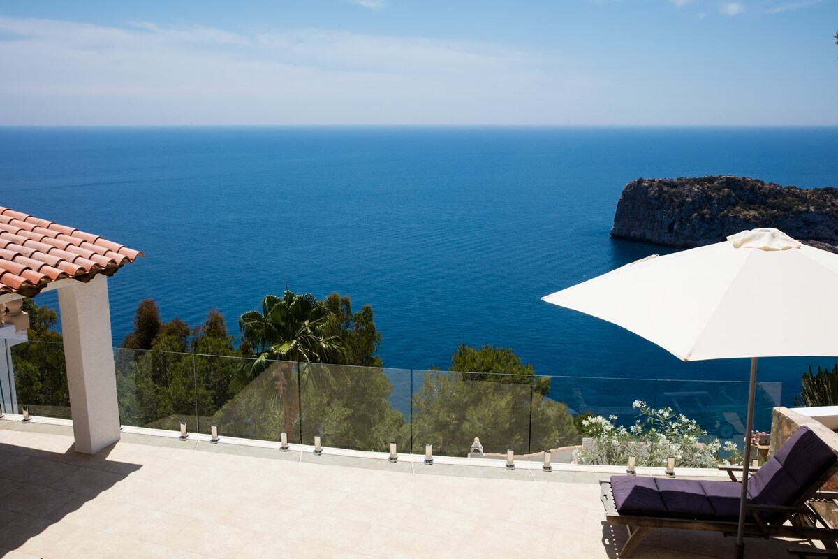 Villa With Panoramic Sea Views
