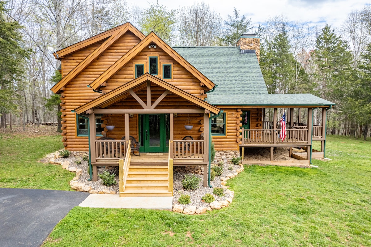 Gorgeous Log Cabin on 25 acres | 15 min. to LU