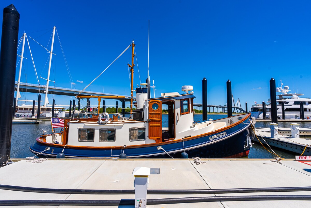 Vintage Tugboat & Great Location