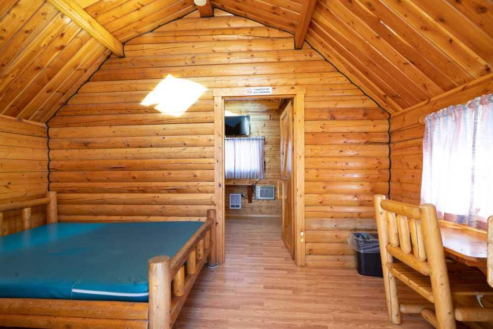 Camping Cabin - Sleeps 6 - 2 Rooms