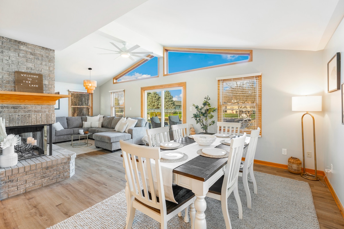 Airy Delavan Lake Oasis