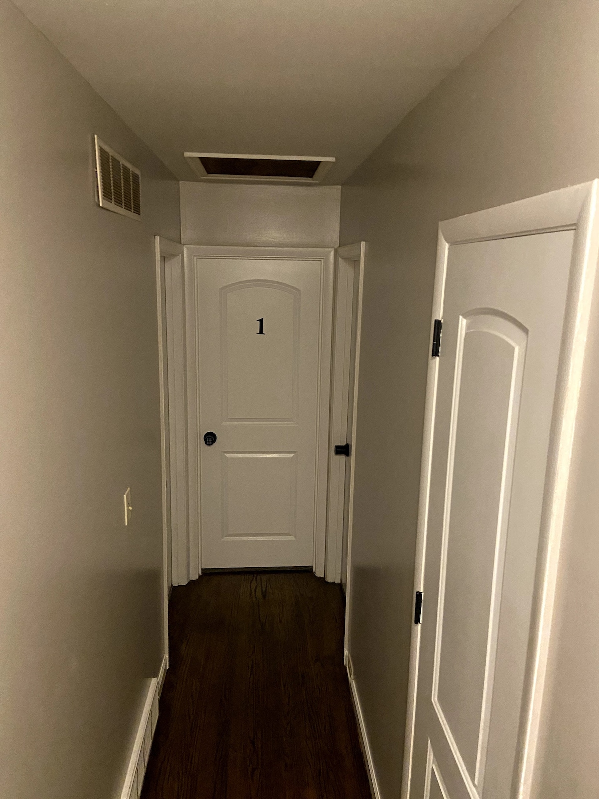 Spacious Private Room in 4BR Home - Self Checkin