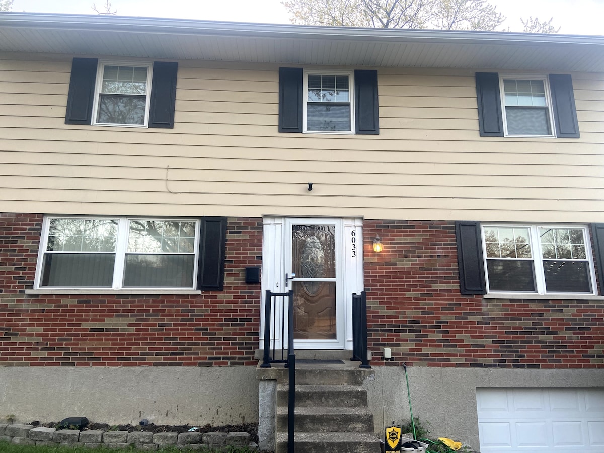 Spacious Private Room in 4BR Home - Self Checkin