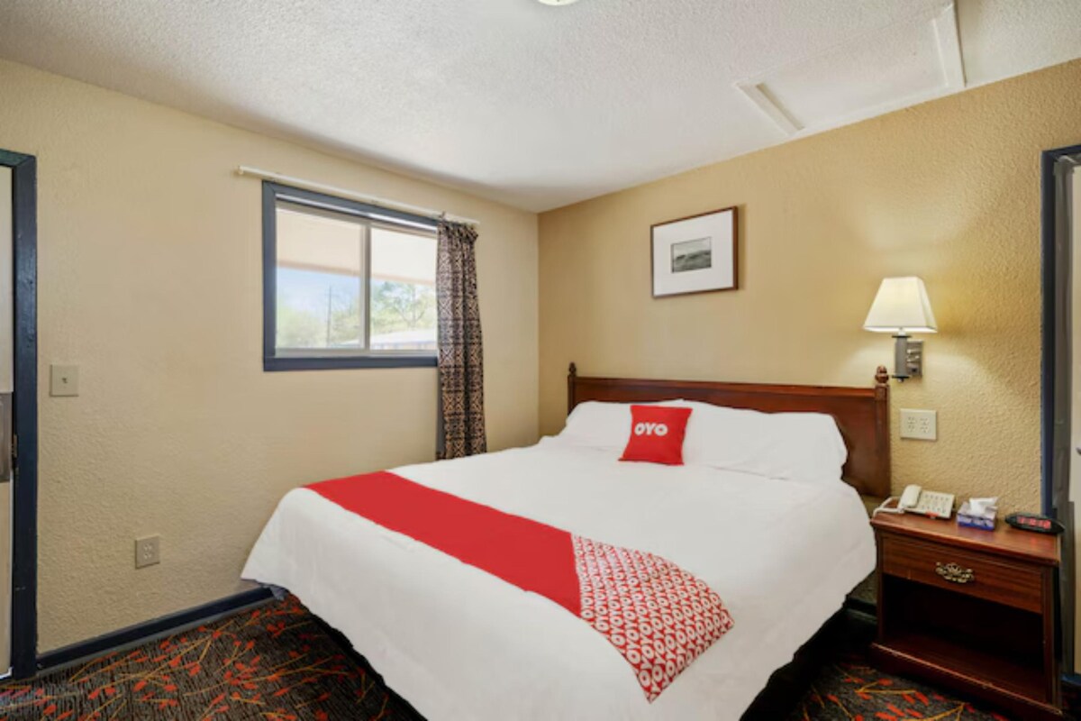 Hotel Luling TX Downtown I-10/US-90 King Bed