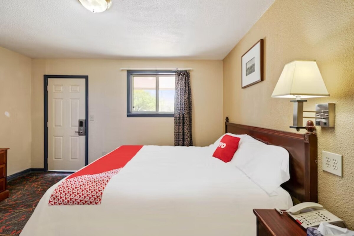 Hotel Luling TX Downtown I-10/US-90 King Bed