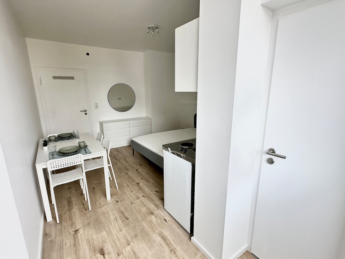 New & furnished studio in the City Center N6